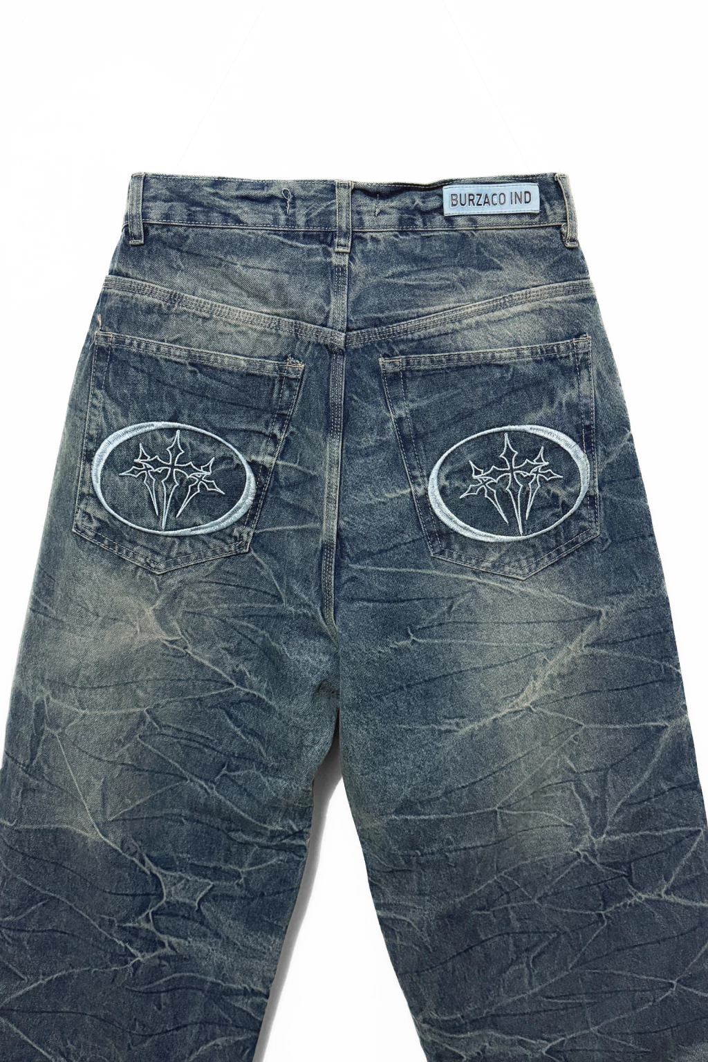 OUT 2.0 - JEAN BAGGY CON BORDADO