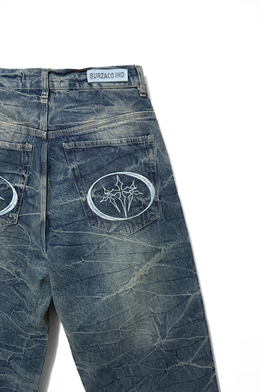 OUT 2.0 - JEAN BAGGY CON BORDADO