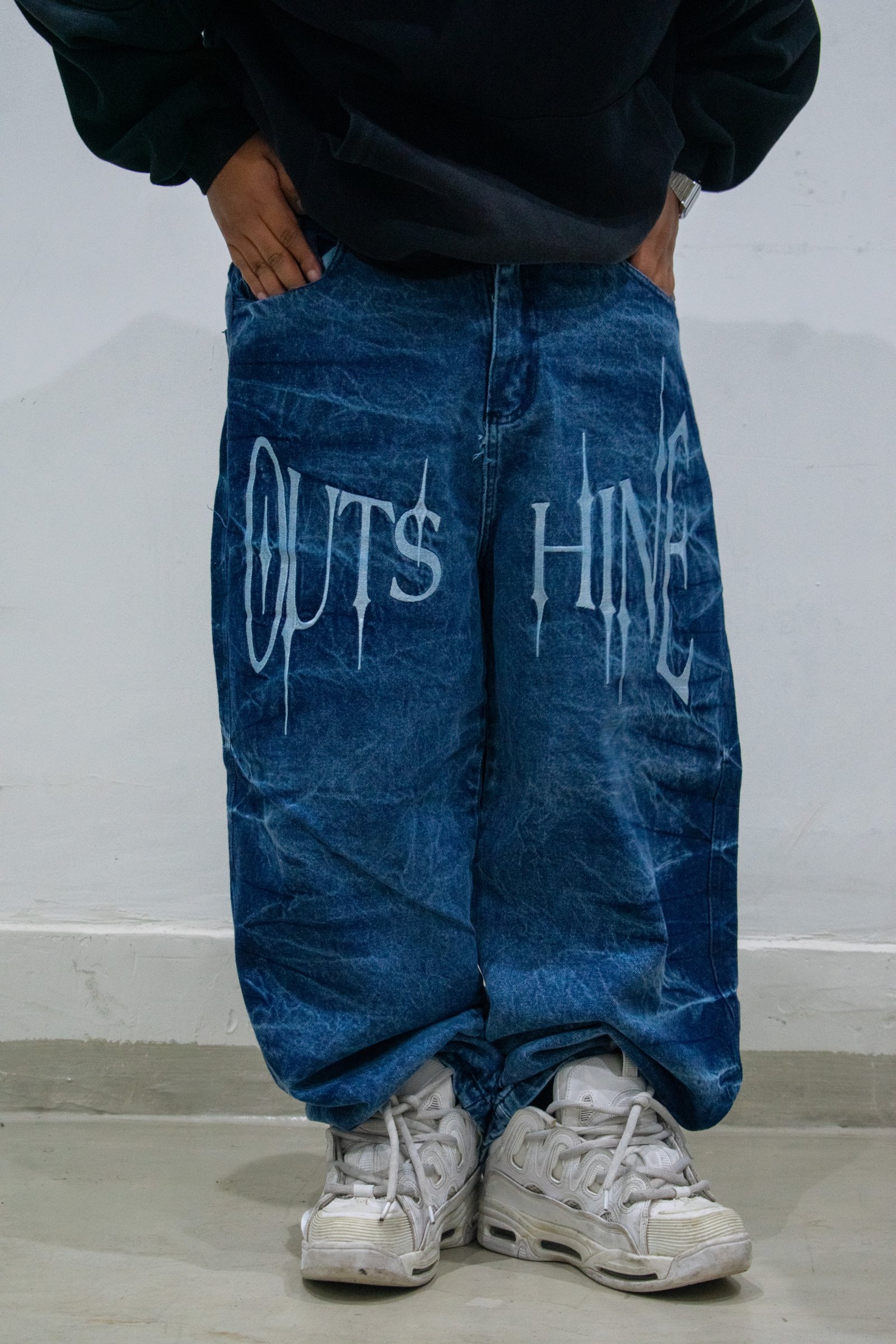 OUTSHINE - BAGGY BORDADO