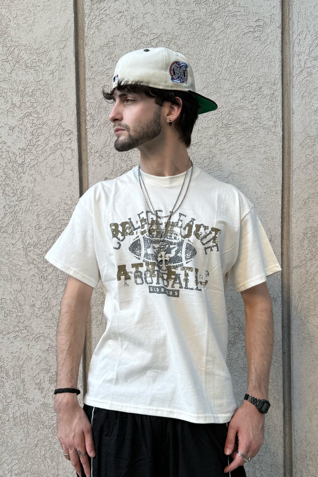 REMERA COLLEGE CREMA ADELANTE COLLEGE - REMERA OVERSIZE