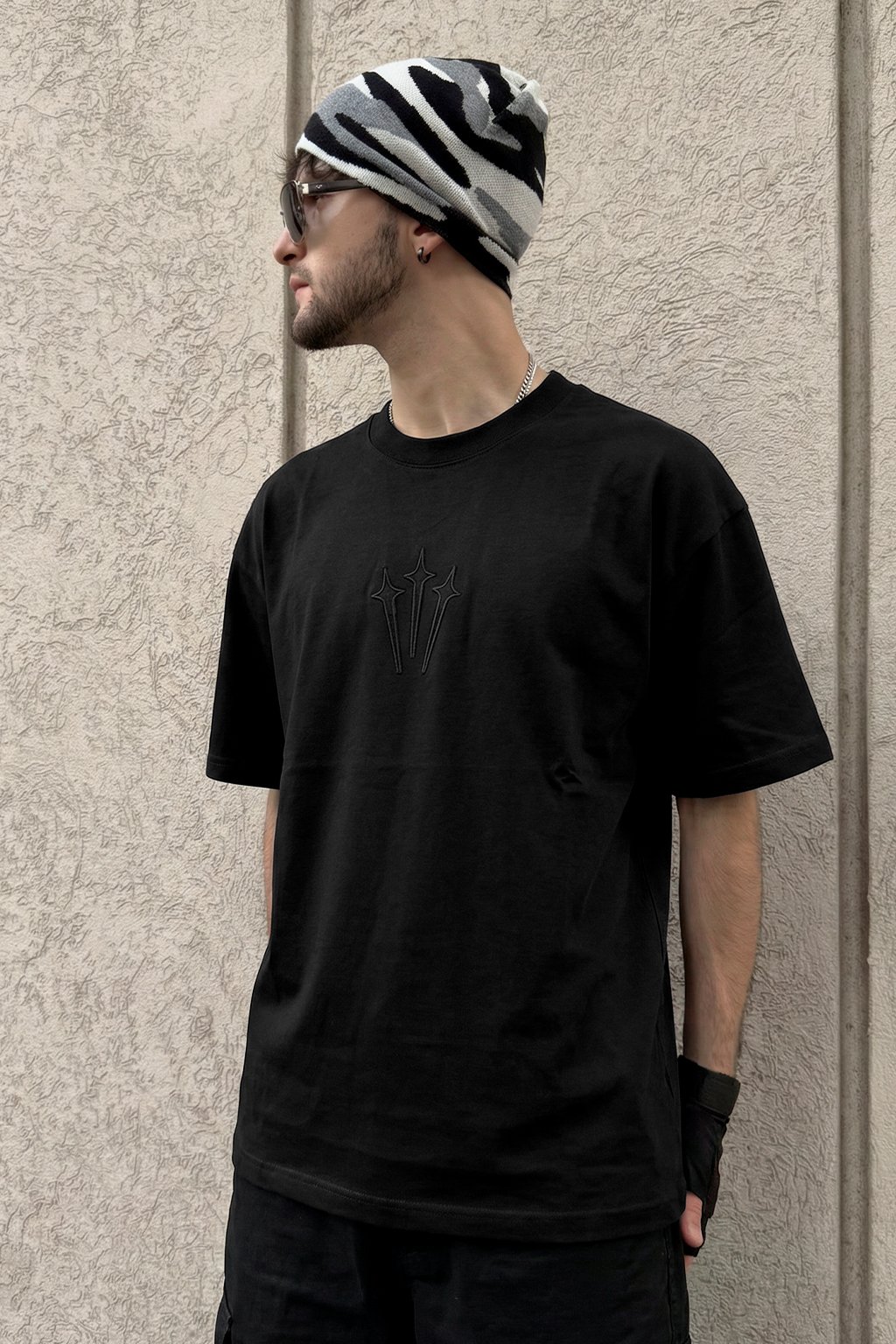 AURA - REMERA OVERSIZE  BORDADA
